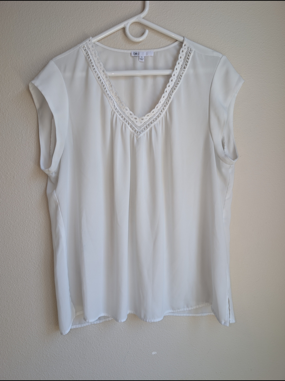 DR2 White V-Neck Lace Trim Cap Sleeve Top Women's Size XL